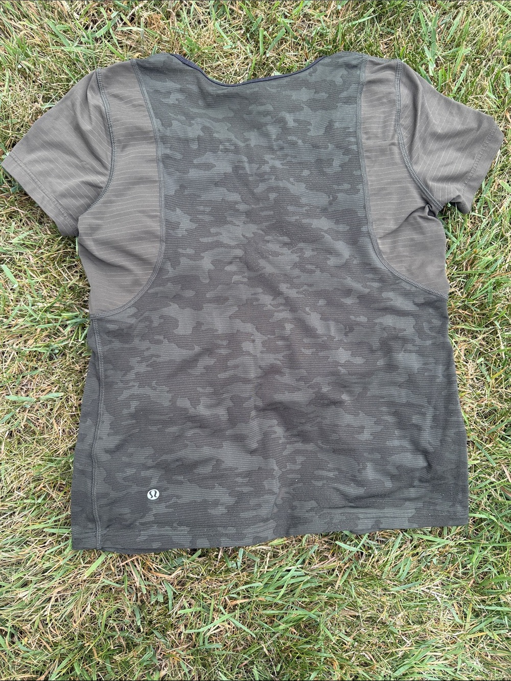 lululemon athletica woman’s Olive Green Camo Short Sleeve Tee